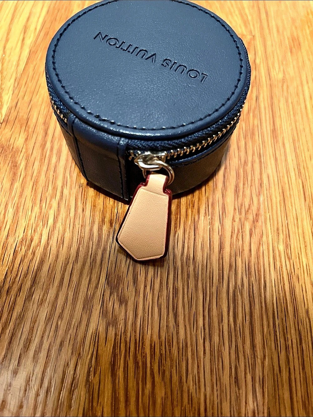 Louis Vuitton Horizon Earphone Case Round Leather Black